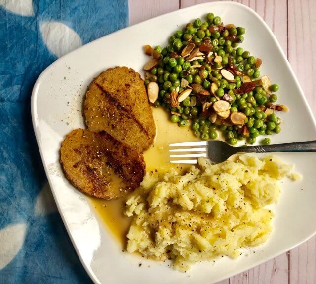 Peas and onions with toasted almonds