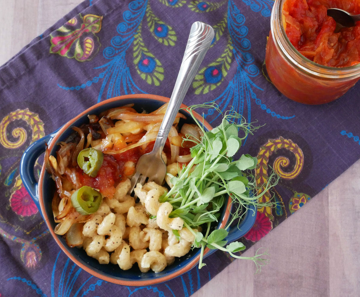 beer macaroni and cheese with tomato jam and caramelized onions