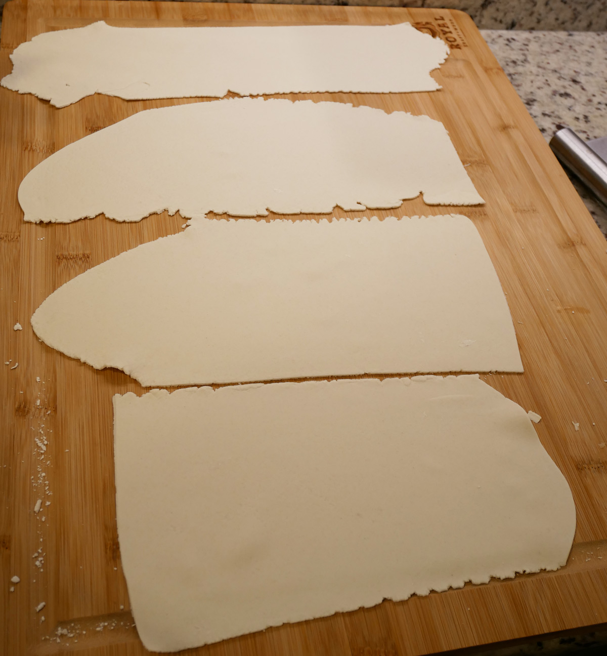 How to make curly ramen noodles. Silicon flaps on the cutter